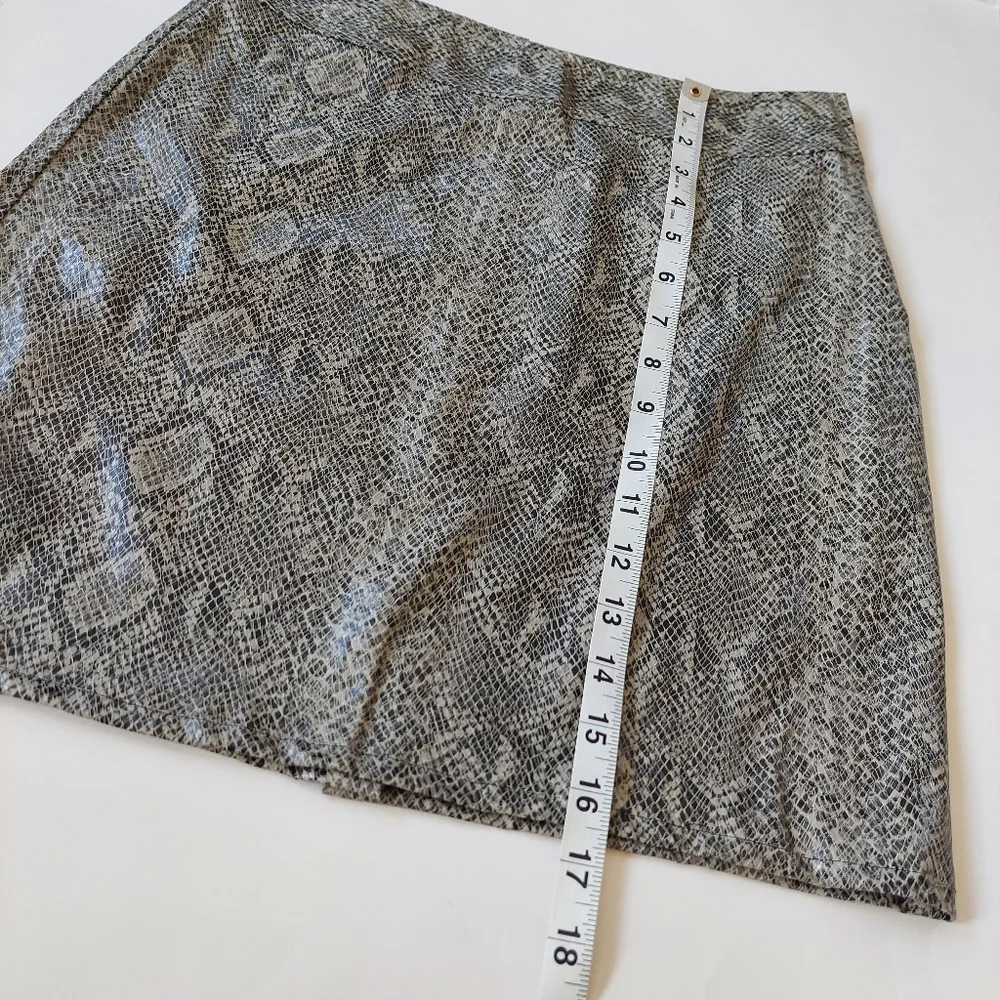Xhiliration mini skirt NWOT